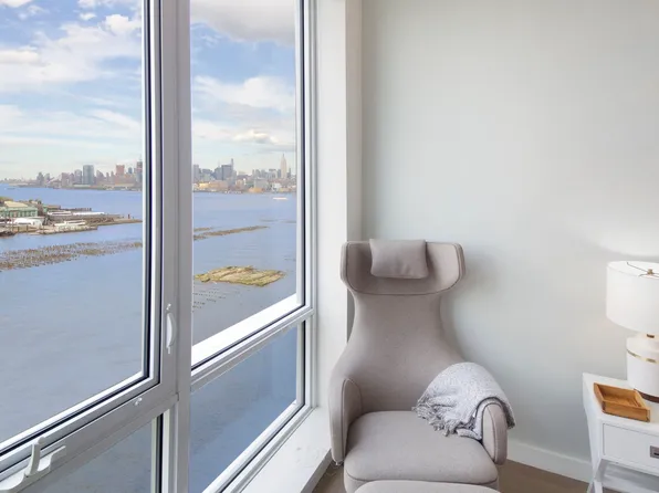 25 Park Lane South image 1 of 26