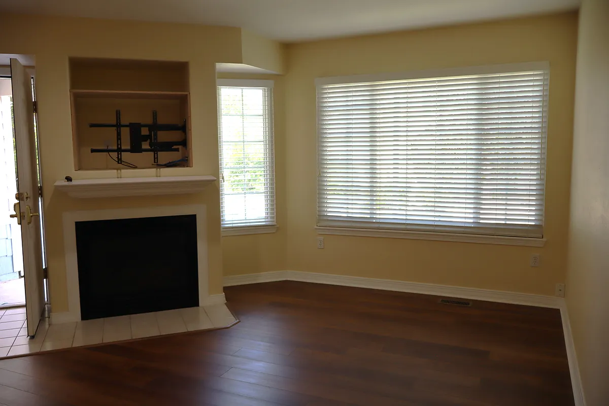Building Photo - 1419 Red Mountain Dr #3