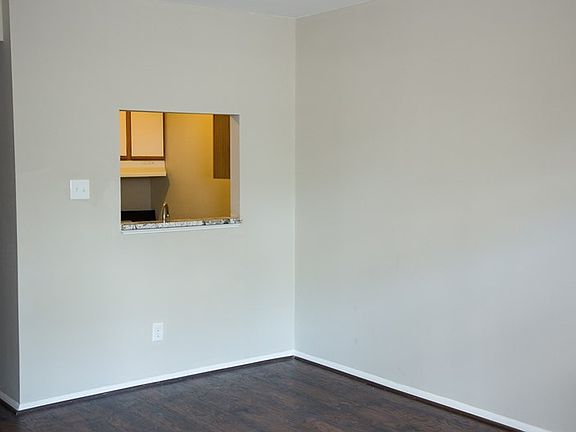 5th image of 2215 W Cary St APT C