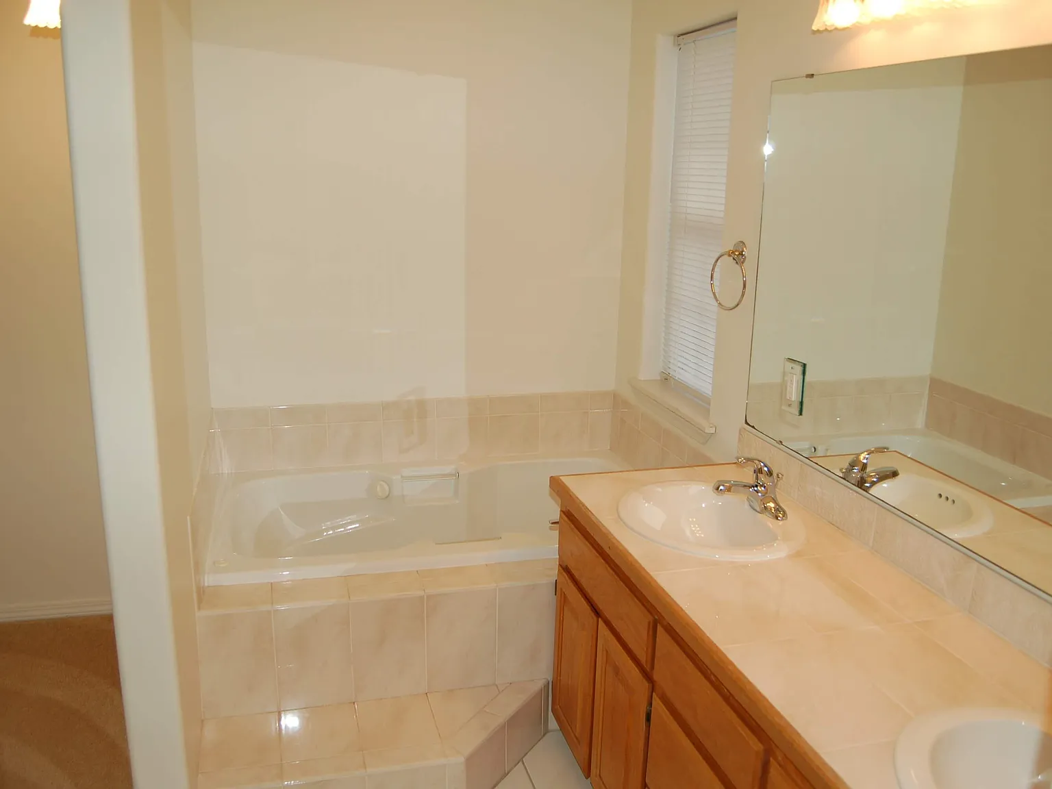 3742 N Heather Pl — Photo 4