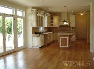 12 Nichris Ln, Staatsburg, NY 12580