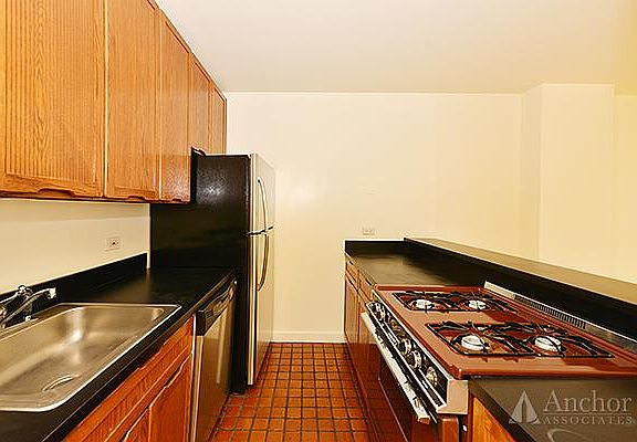 3rd image of 1991 Broadway APT 8A