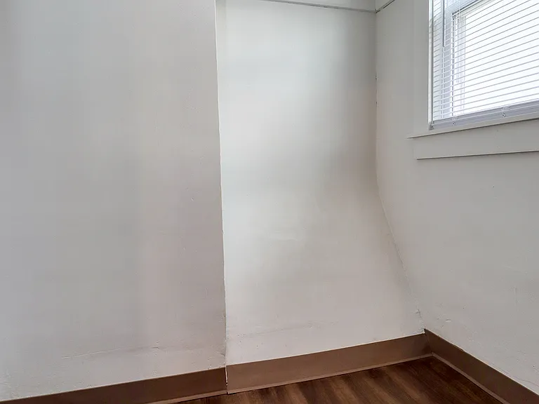 120 W G St — Photo 16