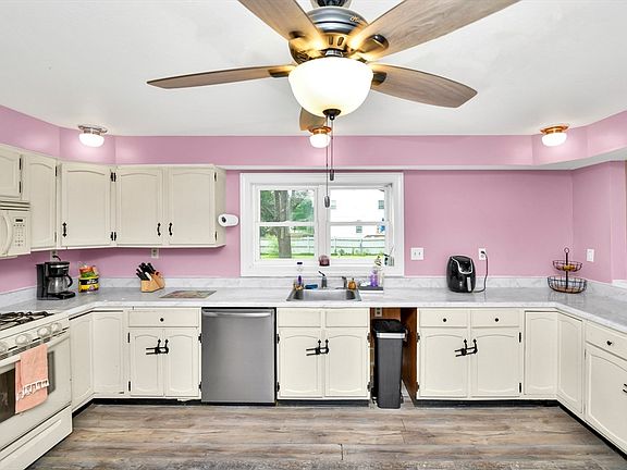 3rd image of 225 Park St
