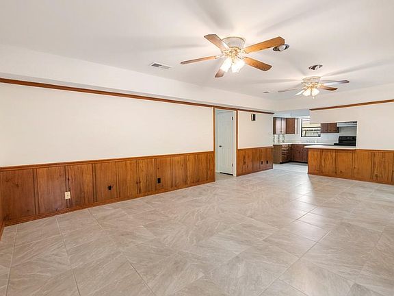 4th image of 902 Pinemont Dr