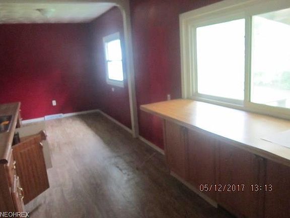 5th image of 312 Herrick Ave