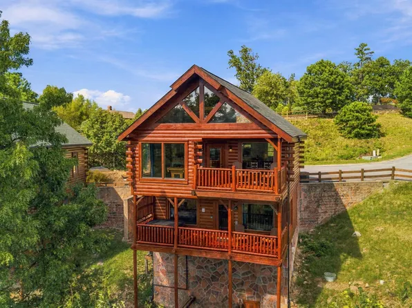 2310 Top Of The World Dr, Sevierville, TN 37876