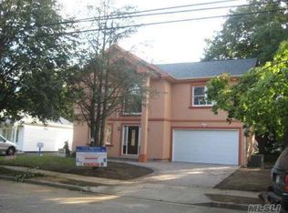 557 Island Ave, Woodmere, NY 11598