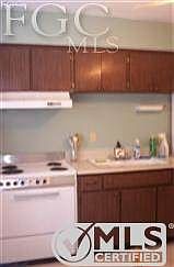 4th image of 52 Hamlin Ct