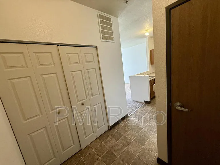 Big Horn Apartments — Photo 7