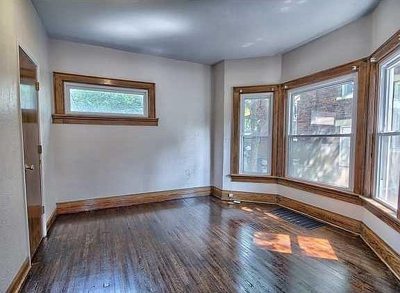 2nd image of 374 E 12th Ave