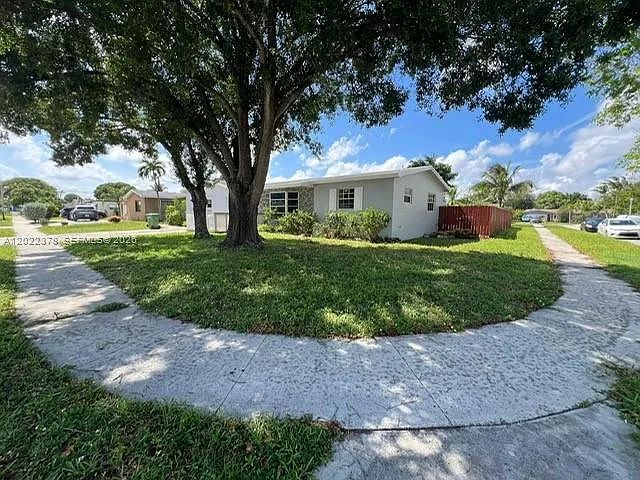 6921 NW 5th Ct — Photo 3