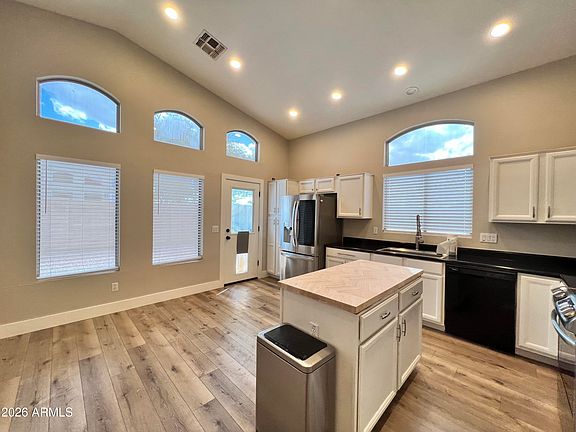 5th image of 723 E WHITTEN Street
