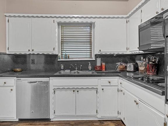 5th image of 3141 Beechwood Dr