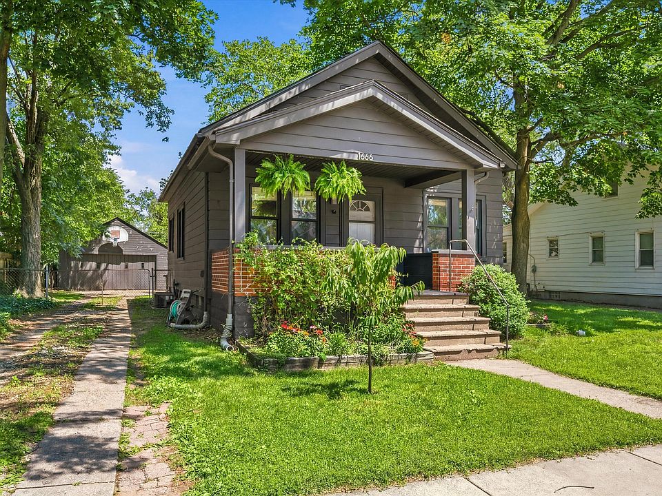 1666 Pearson St, photo 2