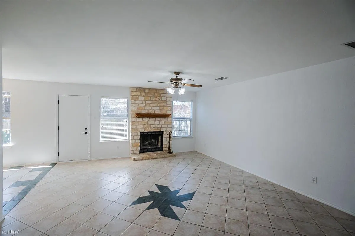 3 bed, 2.5 bath, 1860 sqft, $2,000 — Photo 3