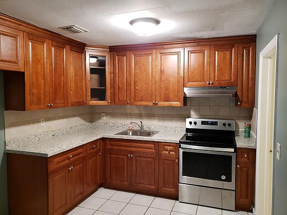 4th image of 9471 SW 51st Ct
