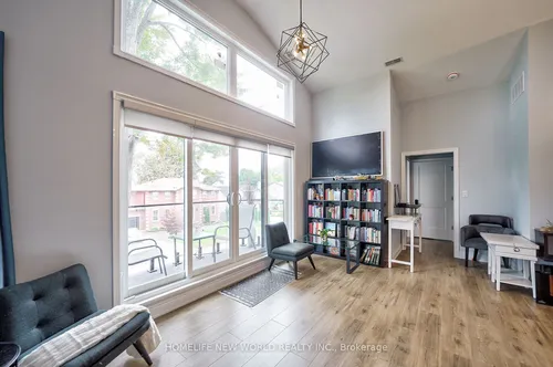 31 Metropolitan Cres #UPPER Photo 1