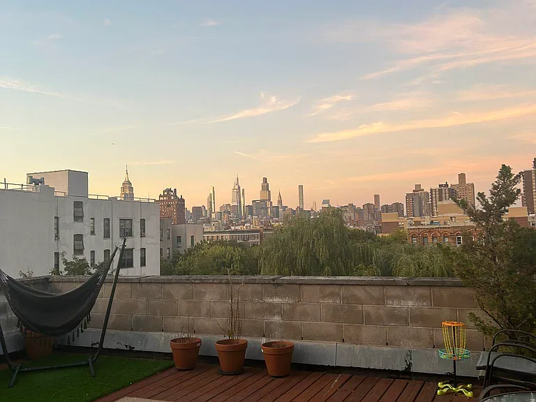 322 E 4th St #5 — Photo 9