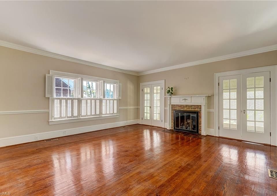 7th image of 618 Parkway Blvd