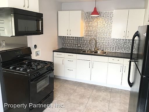 3rd image of 224 Grove St NE APT C