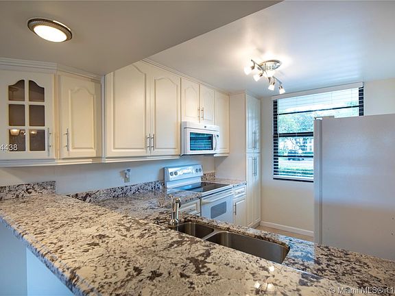 4th image of 1713 Whitehall Dr APT 101