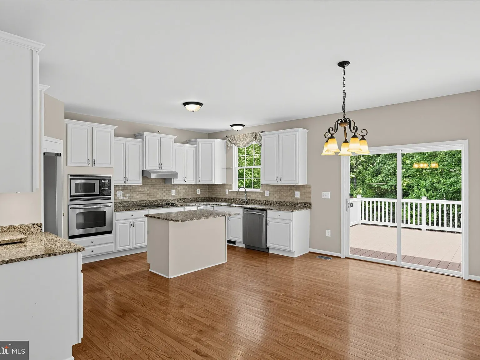 4 bed, 3.5 bath, 4264 sqft, $4,000 — Photo 3