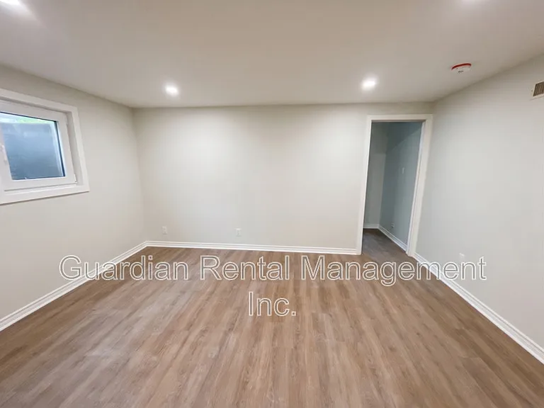 325 Albany St #3 — Photo 6