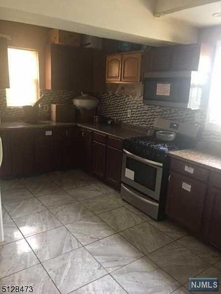 2nd image of 21 Longfellow Ave #23