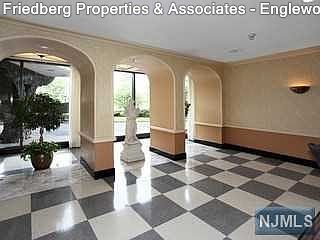 5th image of 2100 Linwood Ave APT 16U