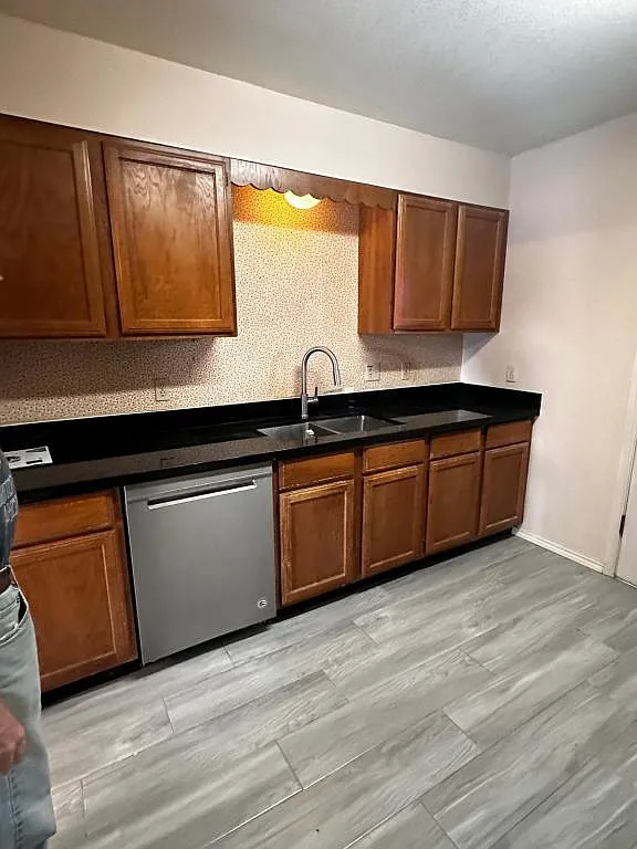 2704 Ashley Ct — Photo 4