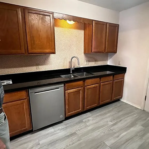 2704 Ashley Ct — Photo 4