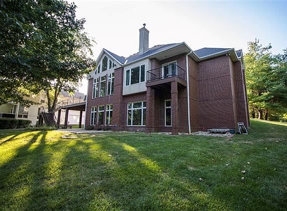 2nd image of 4606 N Lakewood Dr
