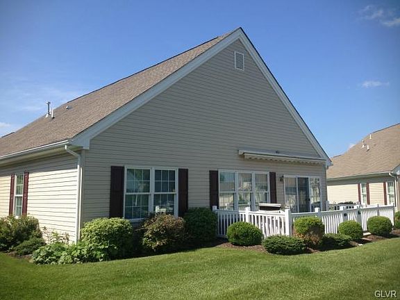 4th image of 3021 Oak Hills Dr