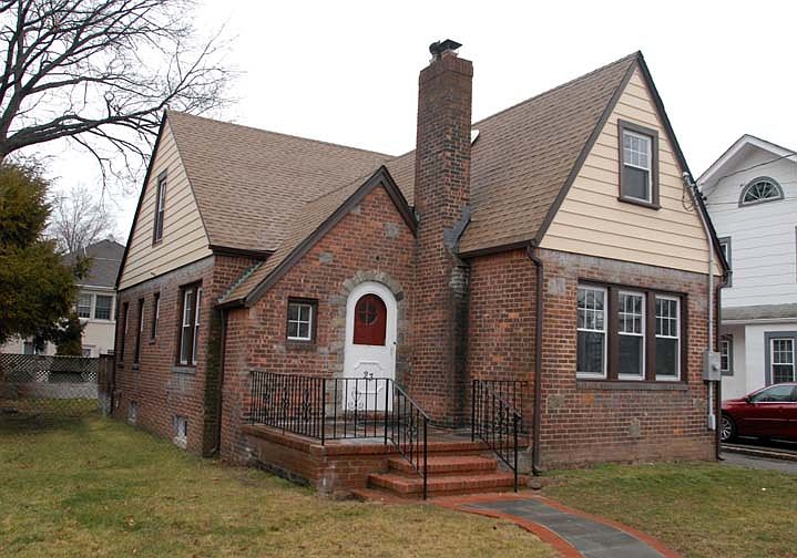1st image of 23 Maple Ave