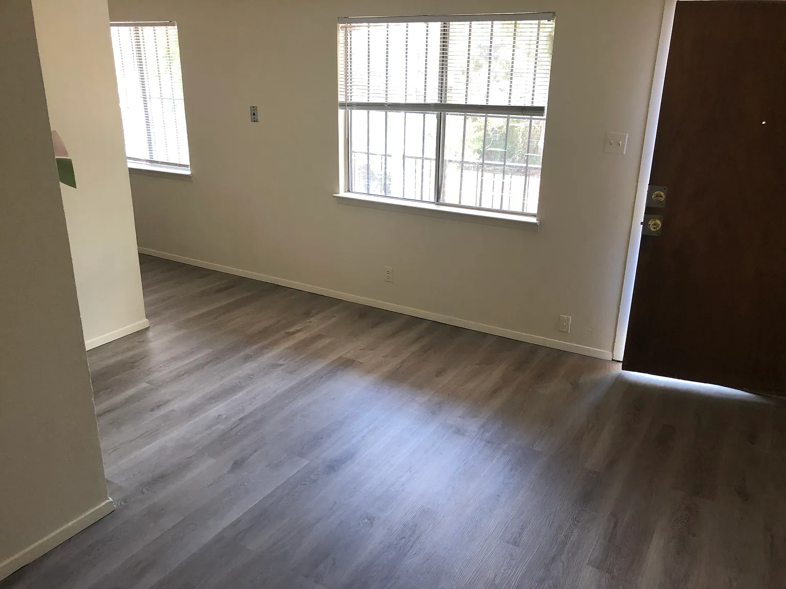 313 Girard Blvd SE - Bright 2 Bed with Utilities Included in Nob Hill — Photo 4