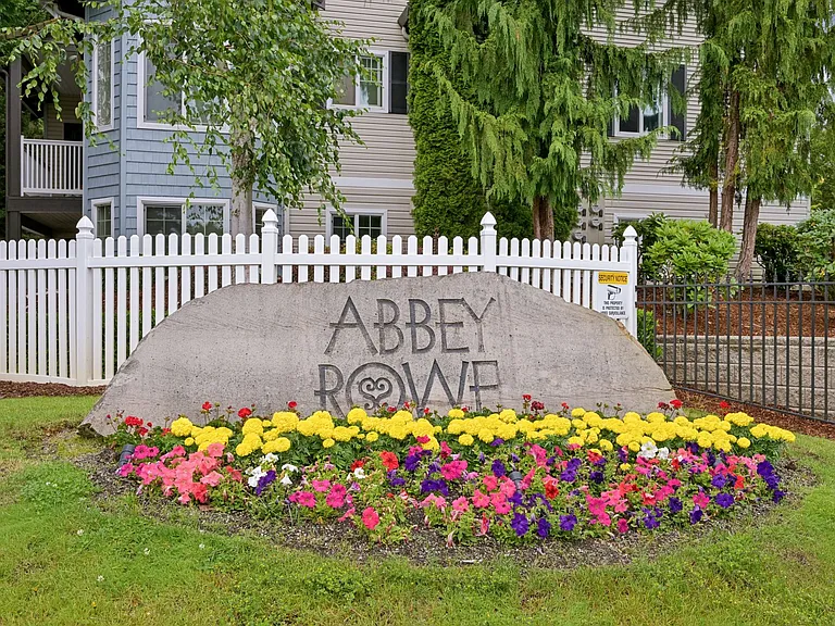 Abbey Rowe Apartments — Photo 30