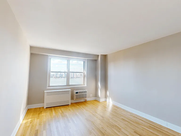 80 N Moore St #8034H — Photo 6