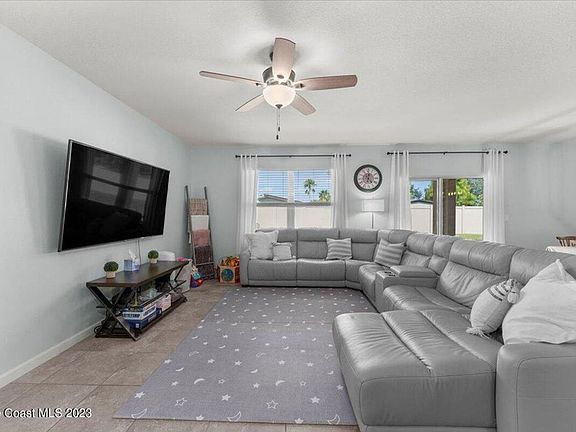 3rd image of 850 Forest Trace Cir