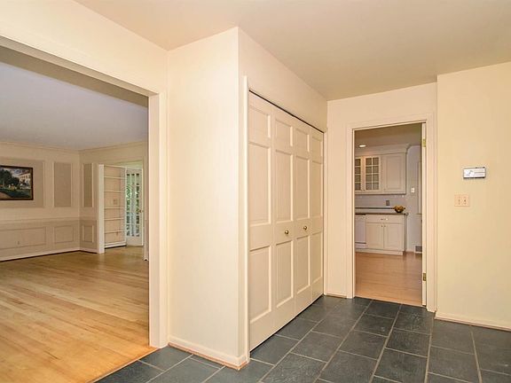 3rd image of 3230 Daleview Dr