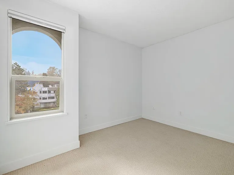 9857 Manchester Dr #407 — Photo 15