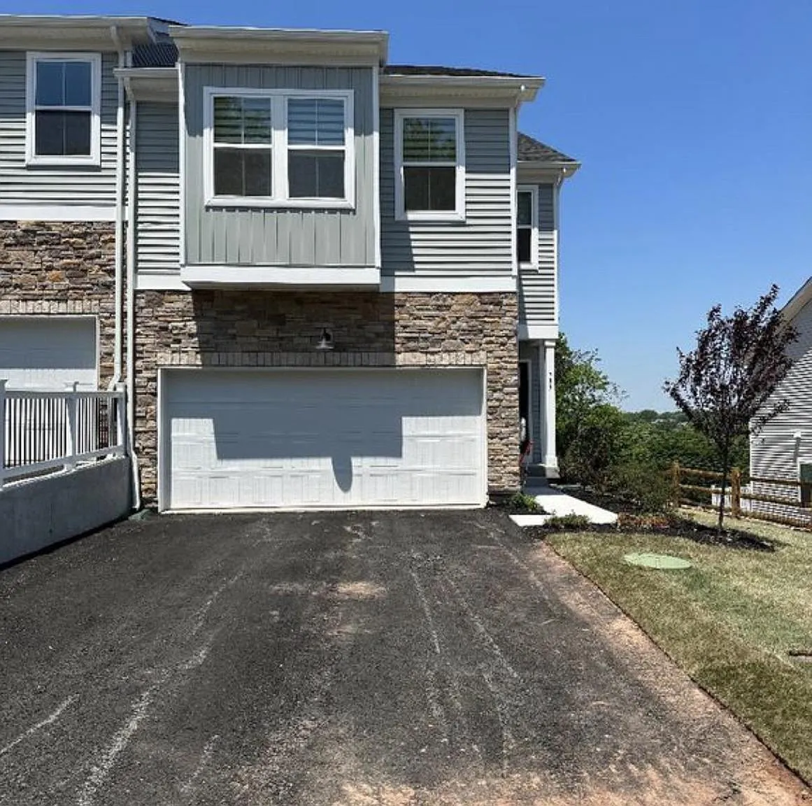 3 bed, 2.5 bath, 2450 sqft, $3,495 — Photo 1