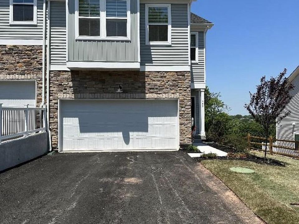 1st image of 704 Peony Ln