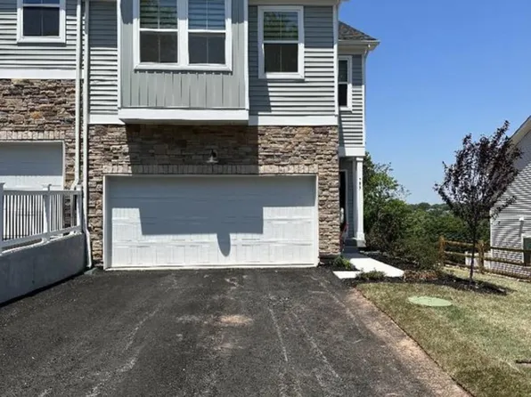 704 Peony Ln, Spring City, PA 19475