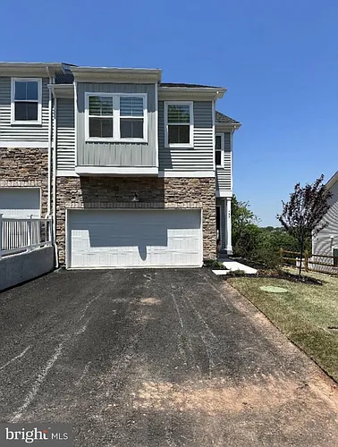 704 Peony Ln Photo 1