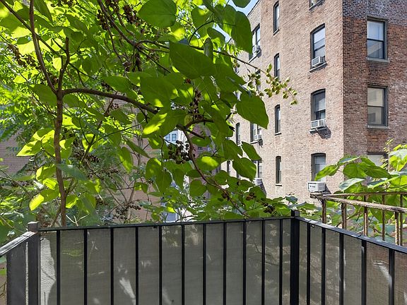 4th image of 245 Mulberry St APT 9