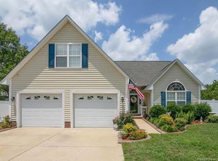 4416 Scenic Pines Dr, Hope Mills, NC 28348