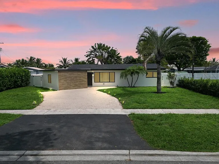 1001 SE 13th Ct — Photo 3