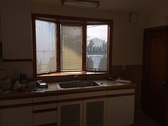 4th image of 207 1st St