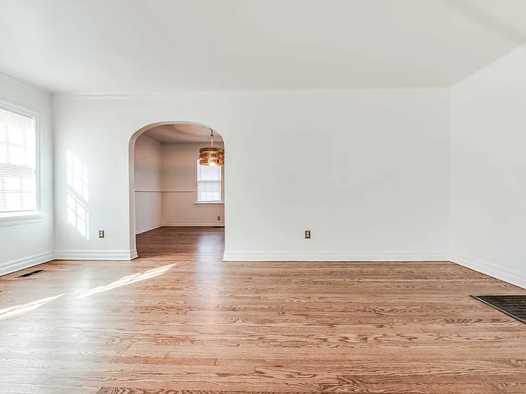 2321 NW 25th St — Photo 8